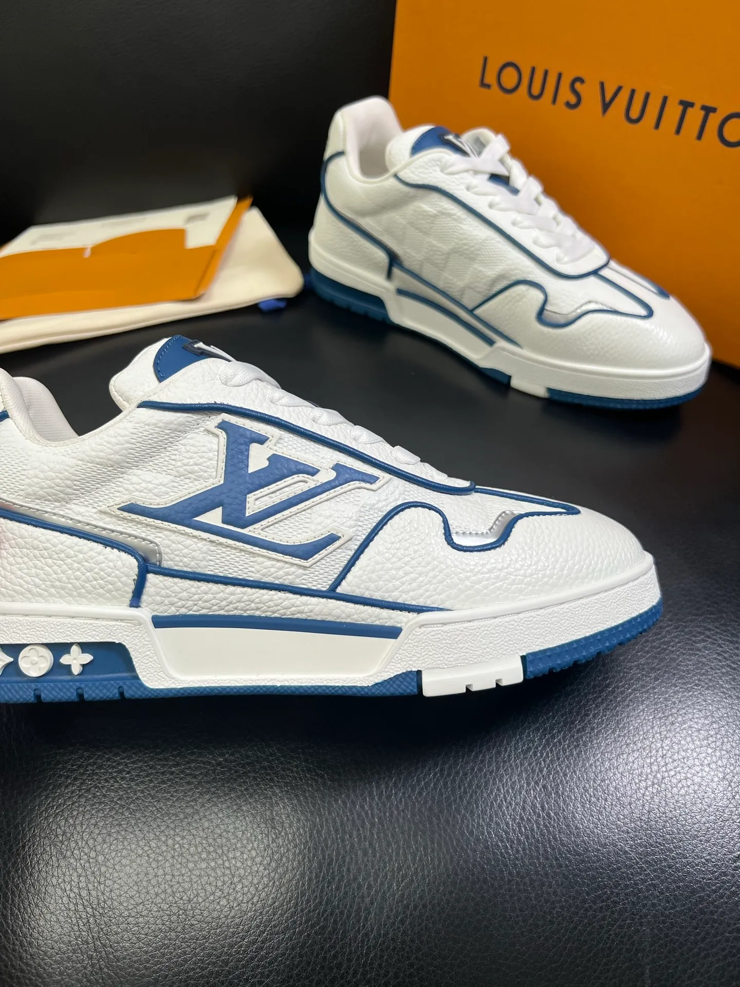 Men's shoes💰840 Lv 🔍Top purchasing agent🇮🇹 Louis Vuitton, the sports sneaker counter is synchronized, the uppers are imported from Italy, high-quality splicing colorful and complex crafts, the imported mesh padding is soft and comfortable, soles: original soles specially provided by the original factory, T men's men's shoes 💰U exclusive movable molded soles are super comfortable, original factory and single goods, 🔍🔍high quality, you can enter and leave the counter at will, welcome to compare, code number 39-44 (customized 38 45) 85878